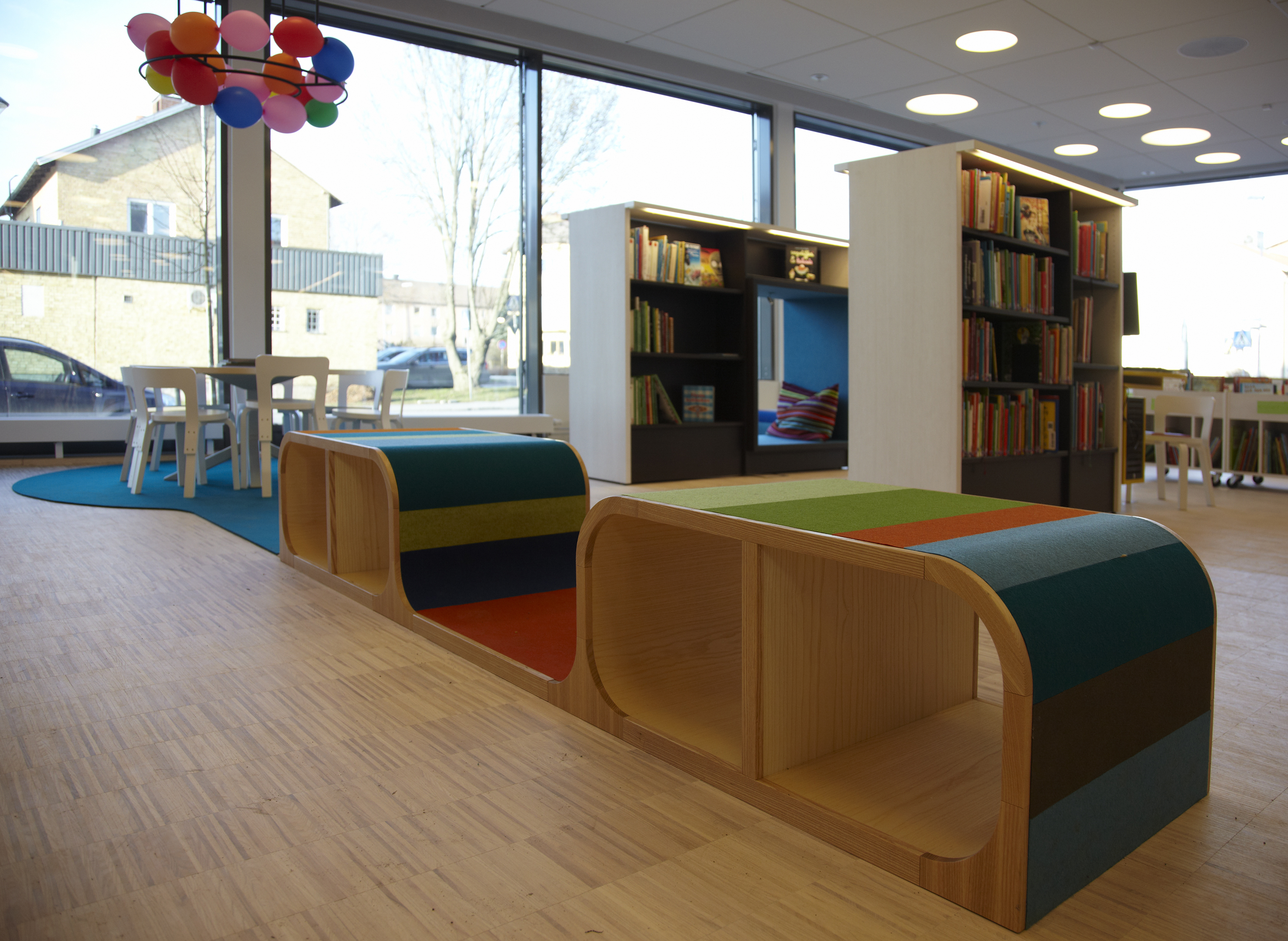 fraster, filt, opklæbning, akustik, uld filt, inspiration, design, indretning, filttavle, udsmykning, opklæbet filt, filt på væg, limet filt, vægfilt, filtfarve, dekoration